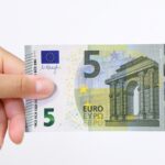 Les Anciens Billets de 5 Euros: Comment Ils Peuvent Aujourd’hui Enrichir Votre Collection